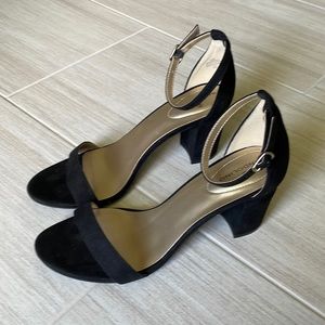 Black Bandolino Women's Armory Heeled ankle strap Sandal size 8.5